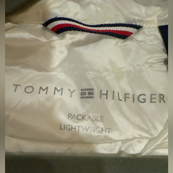 Tommy Hilfiger Ladies Medium Lightweight Ivory Pearl Puffer Vest - Picture 4 of 11